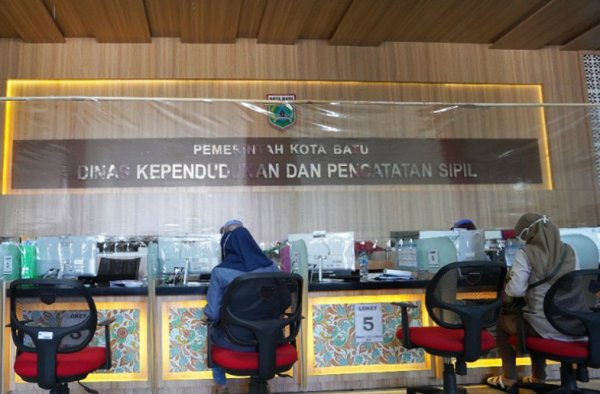 Dewanti Rumpoko, Pastikan Pelayanan Dispendukcapil Sabtu dan Minggu Tetap Buka