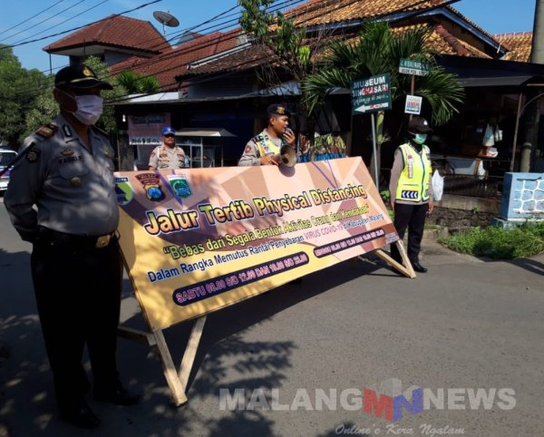 Cegah Penyebaran Covid-19, Polsek Singosari Terapkan Physical Distancing