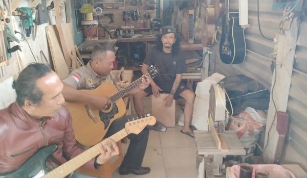 Harapkan Bantuan Pemerintah, Ini Sosok Indra Pemgamen Jalanan Putra Daerah Kota Batu