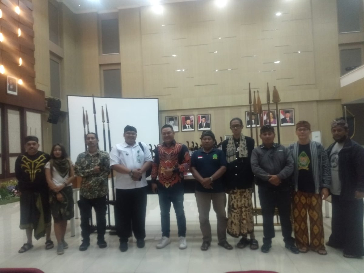 Pameran Keris Diapresiasi Masyarakat, Ketua Tosan Aji Sangga Braja dan Kasi Intel Kejari Batu Beri Dukungan Penuh