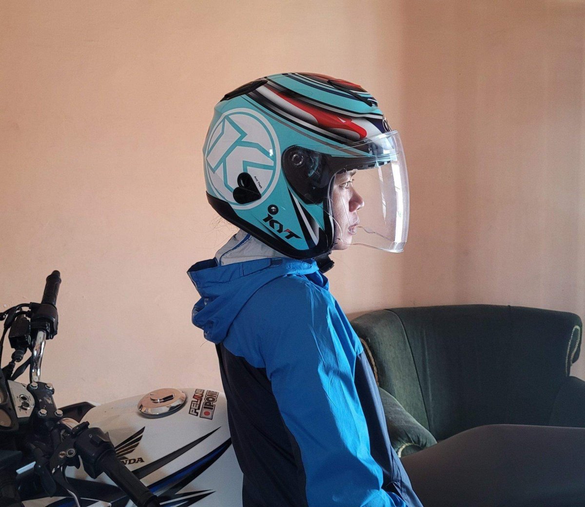 KYT Half Face Aquamarine, Risma: Review Helm Viral Dikalangan Bikers