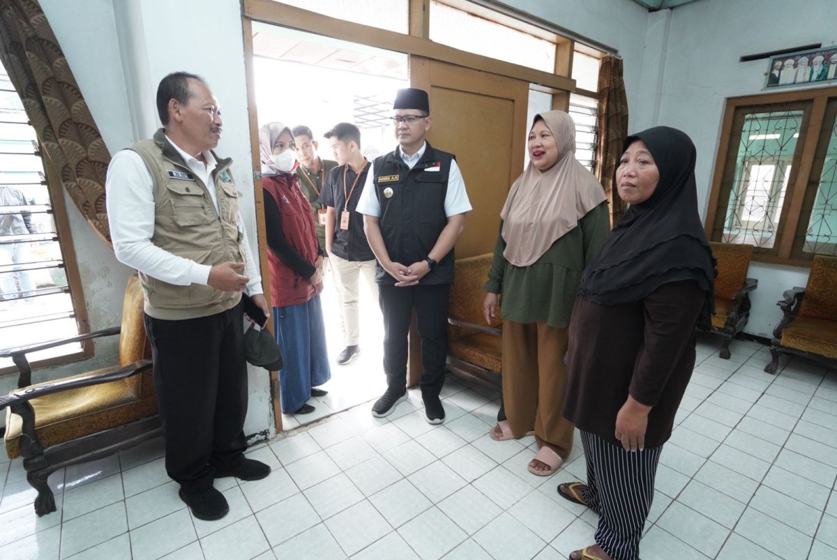 Kadinsos Pemkot Batu Ririk Mashuri, Berikan Bantuan Dana dan Sembako