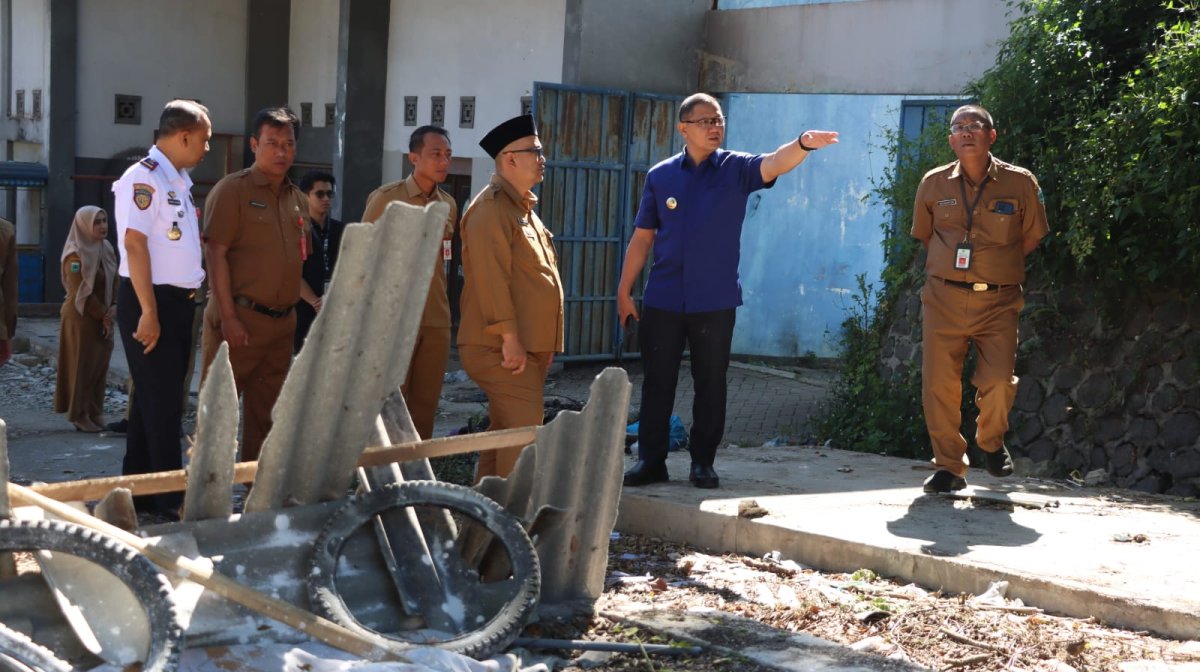 Pj. Wali Kota Batu Aries Tinjau Pembersihan Bekas Area Pasar Relokasi Stadion Gelora Brantas