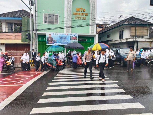 Sat Lantas Polres Batu Prioritaskan Perlindungan Bagi Pejalan Kaki, Operasi Zebra Semeru 2025