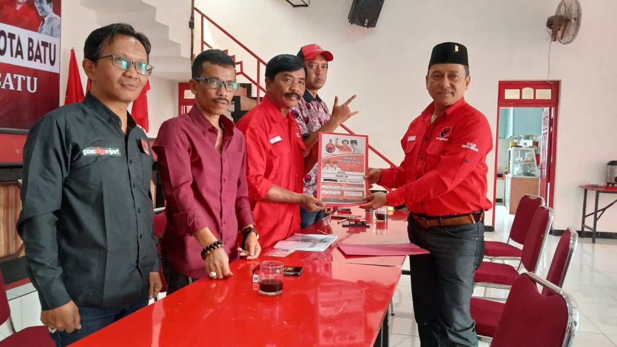Ketua PAC PDI Perjuangan Junrejo Asaf, Kembalikan Formulir Pendaftaran Calon Wakil Wali Kota Batu 2024