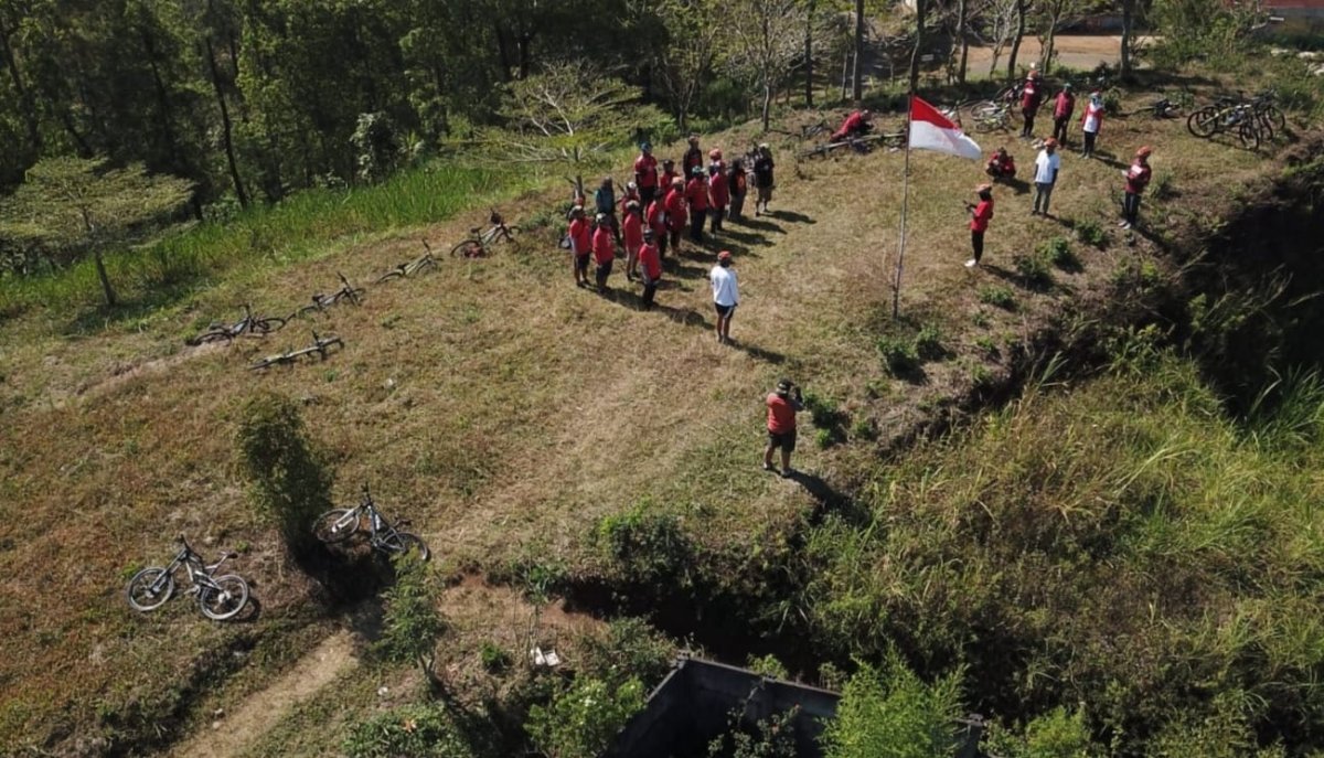Upacara HUT RI di Ground Romantic Camp Gunung Banyak