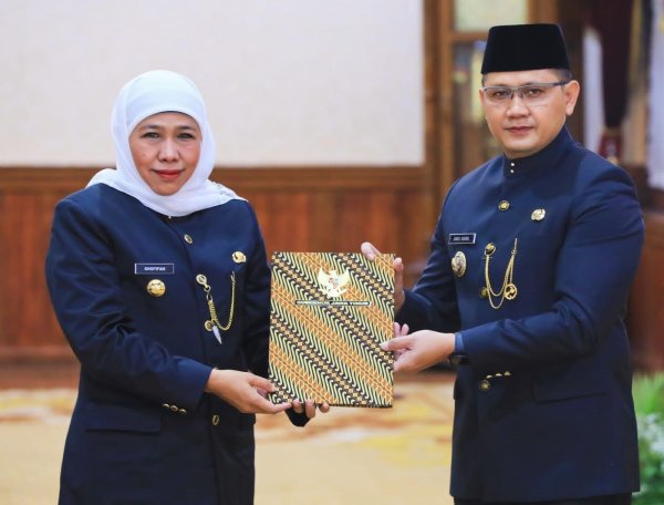 Serahkan SK Perpanjangan Masa Jabatan Pj. Wali Kota Batu, Gubernur Jatim Pesankan Sinergitas dan Kondusivitas Pemilu 2024