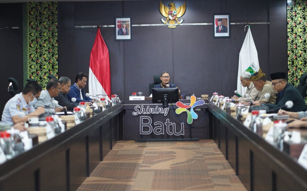 Pj. Wali Kota Batu Aries Gelar Rapat Malam, Pastikan Kota Wisata Batu siap Menghadapi Libur Idul Fitri