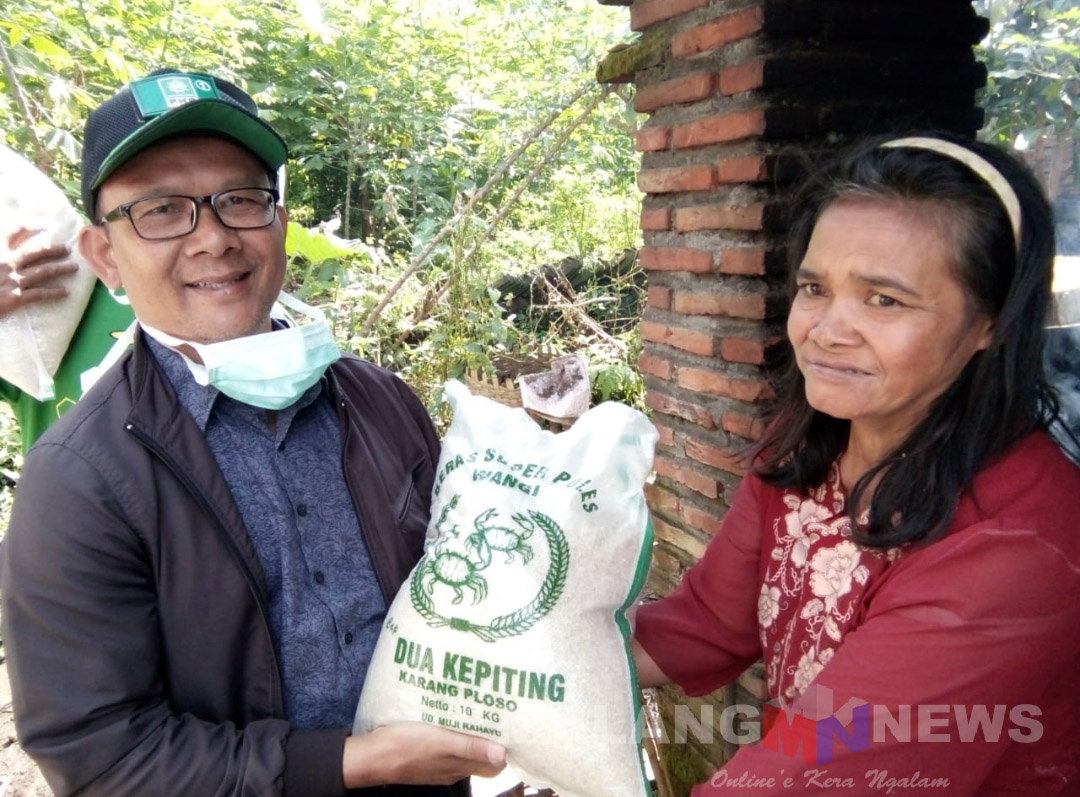 Bantu Masyarakat Terdampak Covid-19, DPC PKB Kota Batu Bagikan Beras 1 Ton