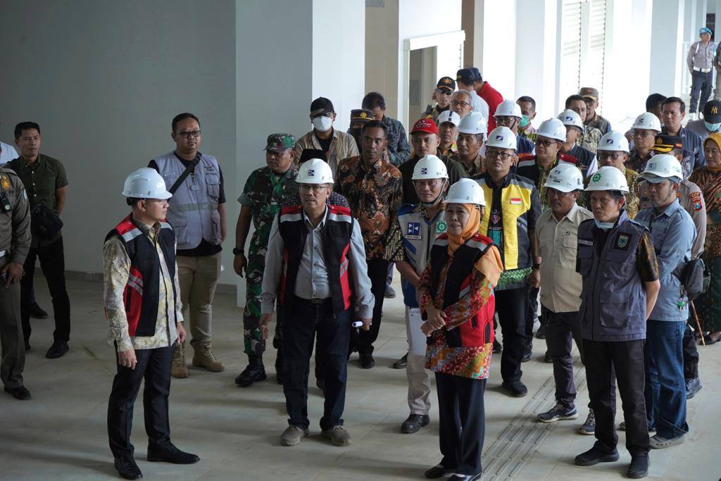 Gubernur Jatim Khofifah, Tinjau Pasar Induk Among Tani