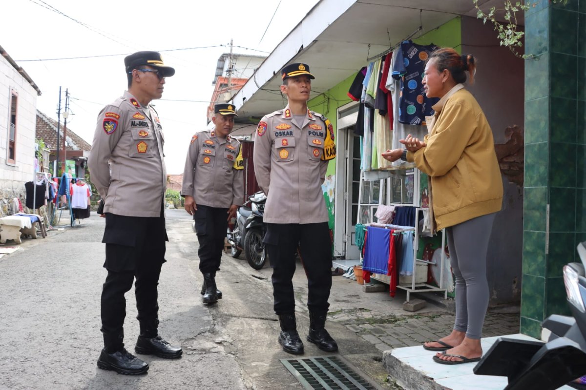 Dekatkan Diri dengan Warga Sekaligus Jaga Kamtibmas, Polres Batu Gelar Apel Jum’at Curhat di Desa Pandanrejo