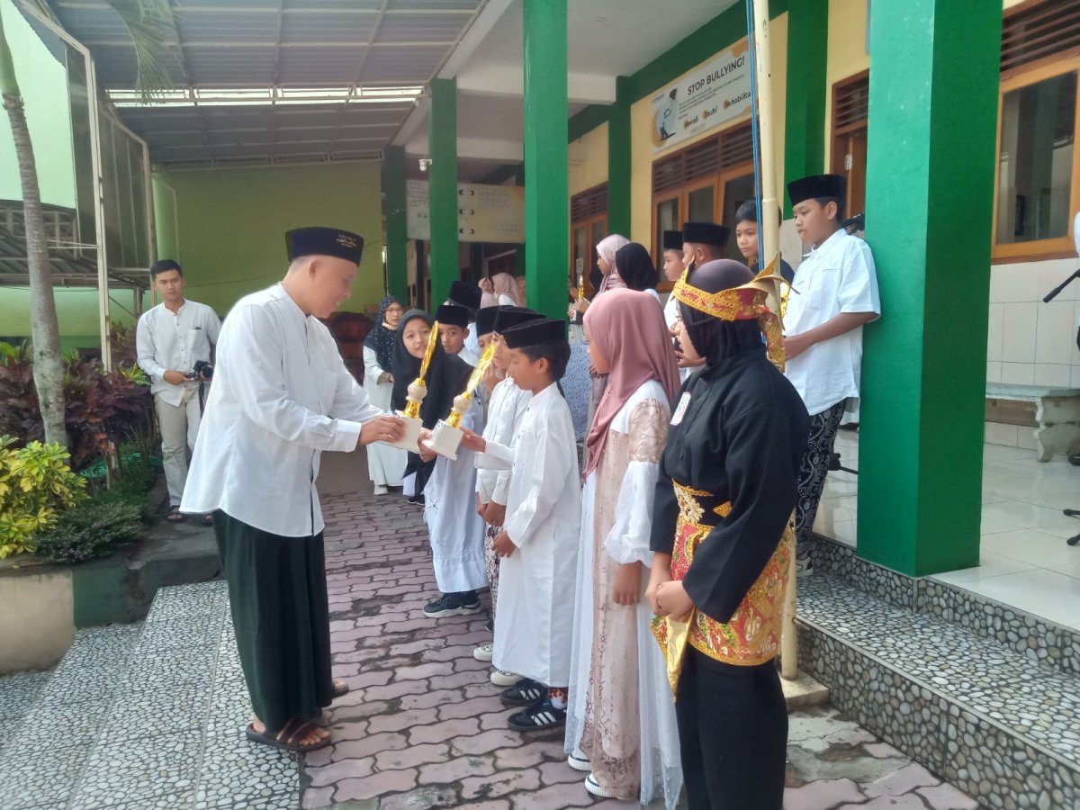 MI Bustanul Ulum Kota Batu Gelar Apel Peringati Hari Santri Nasional 2025