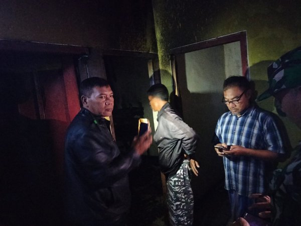 Kapolsek Bumiaji AKP Windu Terjunkan Personil Amankan TKP Kebakaran di Desa Bulukerto