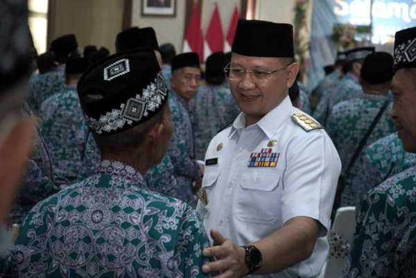 Pj. Wali Kota Batu Aries Agung Paewai, Lepas Keberangkatan Calon Jamaah Haji Kota Batu 2023