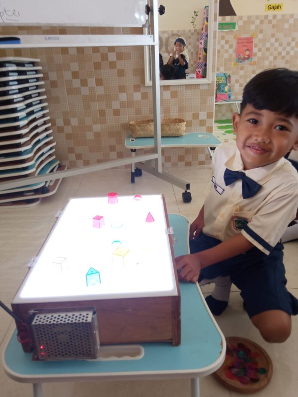 Lewat Eksplorasi Cahaya dan Sensorik, TK Negeri Pembina Kota Batu Kenalkan Inovasi Belajar Geometri Asah Kemampuan Peserta Didik