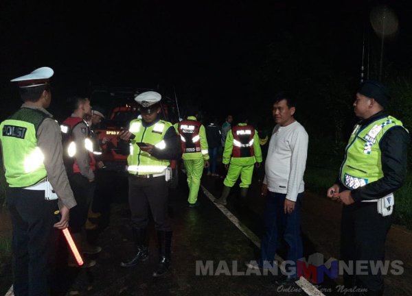 Hujan Deras Sebabkan Tanah Longsor di Ngantang