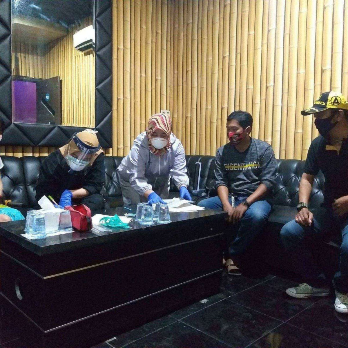 Karyawan Hingga Pemandu Lagu Doremi Karaoke Batu, di Rapid Test Massal