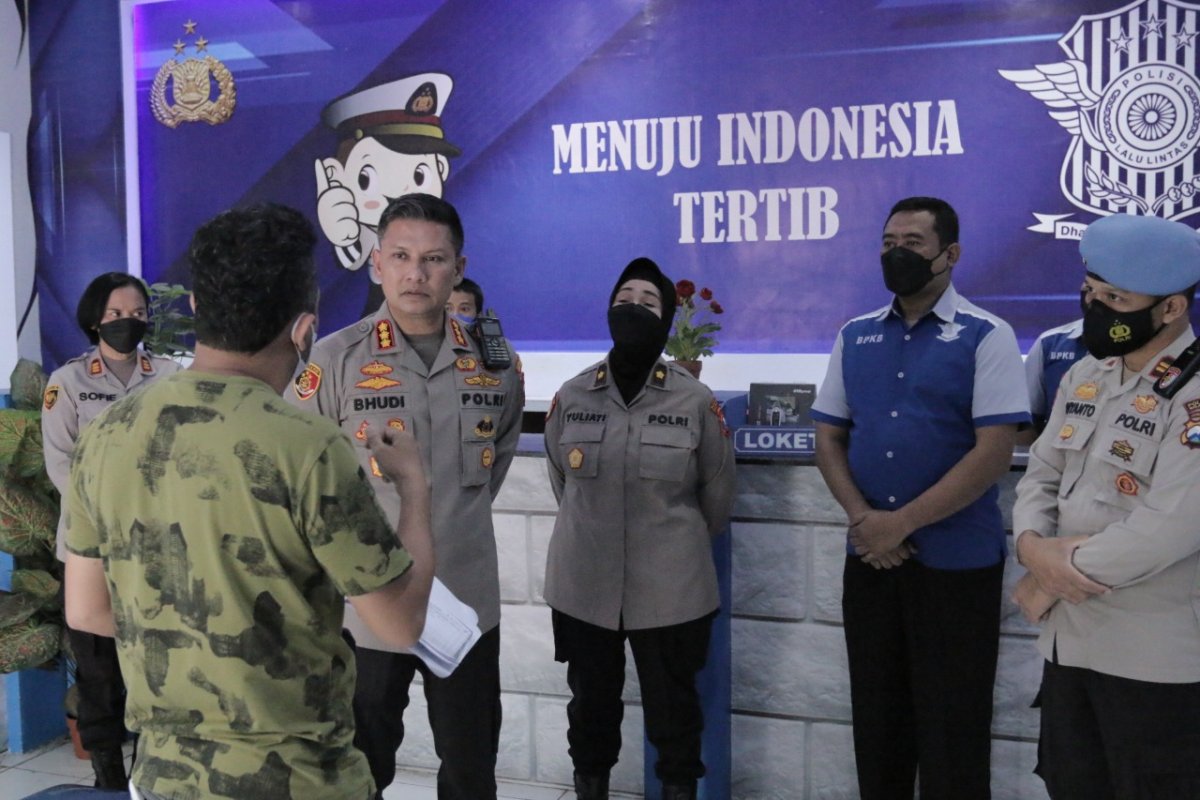Sidak Lokasi Pelayanan Publik, Kapolresta Malang Kota Kombes Pol Buher Pastikan Bebas Pungli