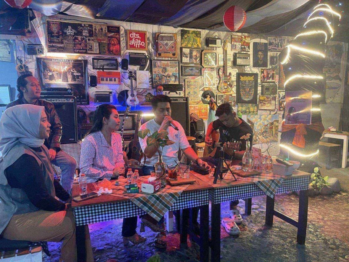 Ingin Cafe Tempat Nongkrong di Karangploso, Hadirkan Live Musik Konvensional