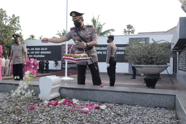 Kenang Jasa Pahlawan, Polresta Malang Kota Ziarah Ke TMP TRIP