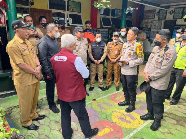 Kapolres Batu AKBP Oskar, Dampingi Bupati Malang Tinjau Sekolah