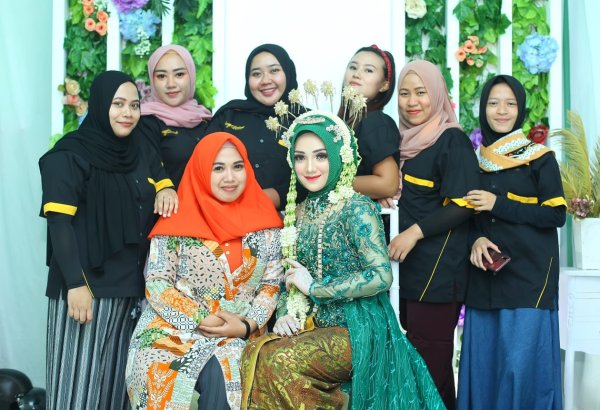 Ciptakan Peluang Usaha, Perempuan Gondanglegi Berikan Kursus Wedding