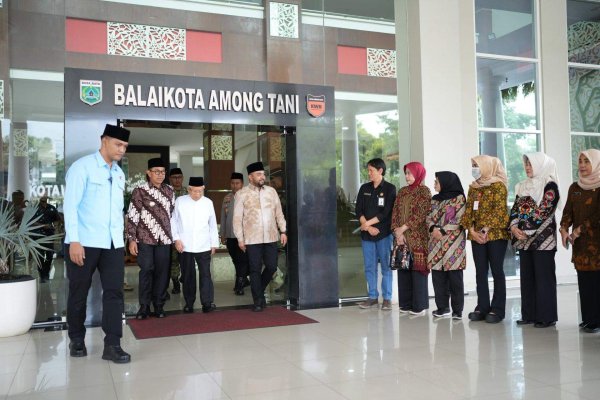 Wali Kota Batu, Nurochman Sambut Kunjungan Wakil Presiden ke-13, KH. Ma’ruf Amin di Balai Kota Among Tani