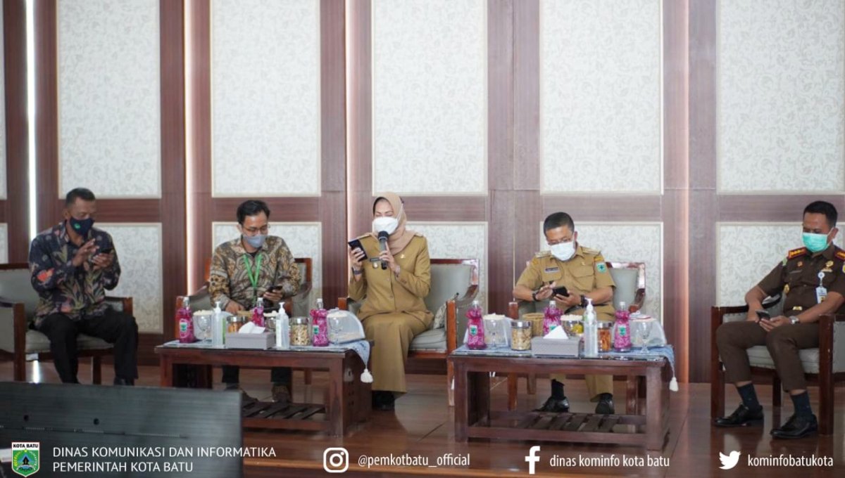 Wali Kota Batu Dewanti Rumpoko, Borong Produk Lokal UMKM