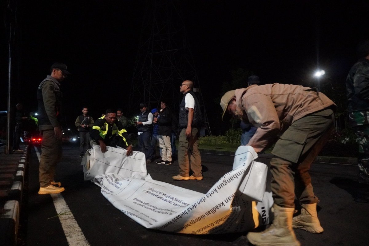 Masuki Masa Tenang Pemilu 2024, KPU Kota Batu Tertibkan APK Parpol