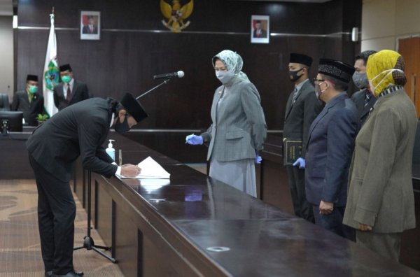 Dewanti Lantik 9 Pejabat Administrator, Pengawas dan Fungsional