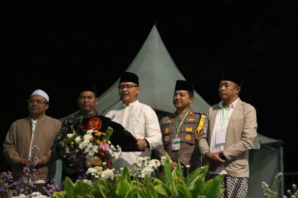Ribuan Masyarakat Hadiri Pengajian Akbar Gus Idham di Stadion Brantas Kota Batu, Peringati Maulid Nabi Muhammad SAW