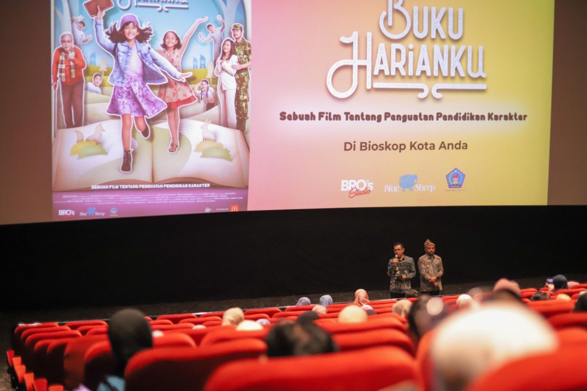 Wali Kota Batu, Nurochman dan Wakil Wali Kota Batu, Heli Suyanto Nobar Film Buku Harianku, Dukung Komitmen Penguatan Pendidikan Karakter