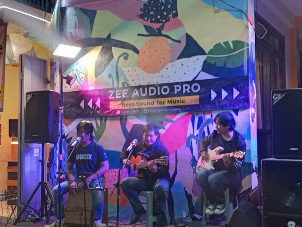 Saturday Night Live Accoustic Diapresiasi Kades Pesanggrahan, Yudi: Kita Dukung Kreativitas Musisi Kota Batu