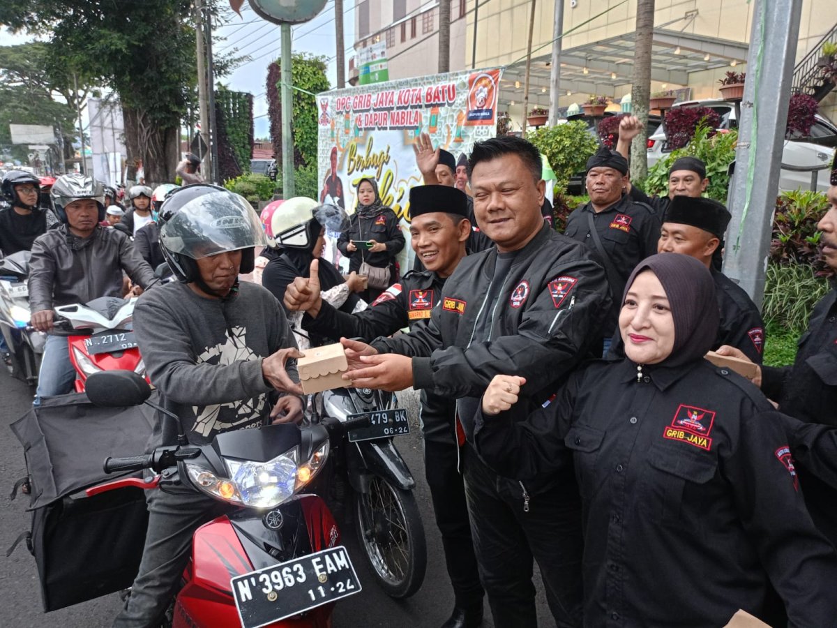 Momen Bulan Suci Ramadan 1446 H, DPC GRIB JAYA Kota Batu Bagikan Ratusan Takjil Gratis