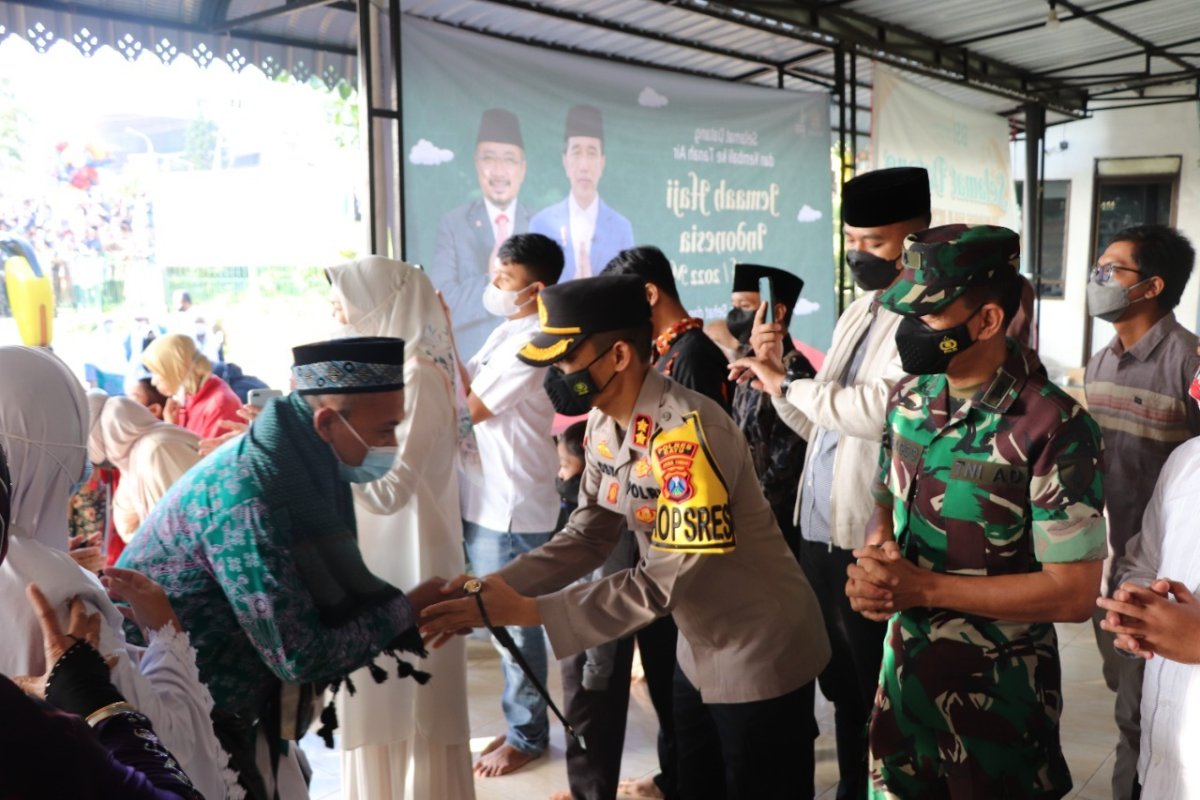 Kapolres Batu Bersama Walikota dan Forkopimda, Sambut Kepulangan Jamaah Haji
