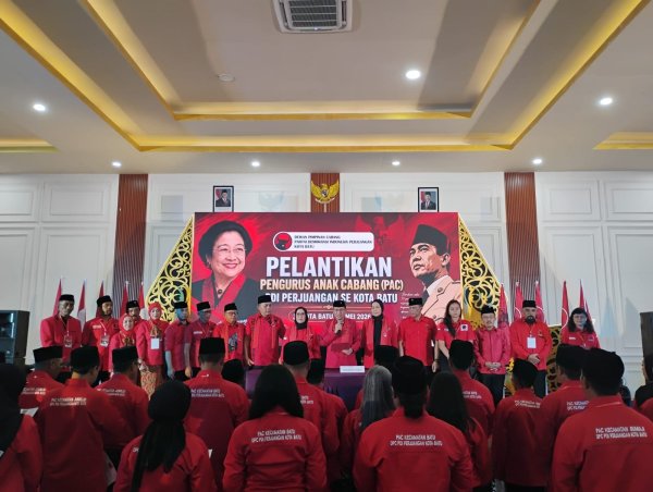 Targetkan Menang Pemilu 2029, DPC PDI Perjuangan Kota Batu Lantik Seluruh PAC se-Kota Batu Libatkan Kader Gen Z