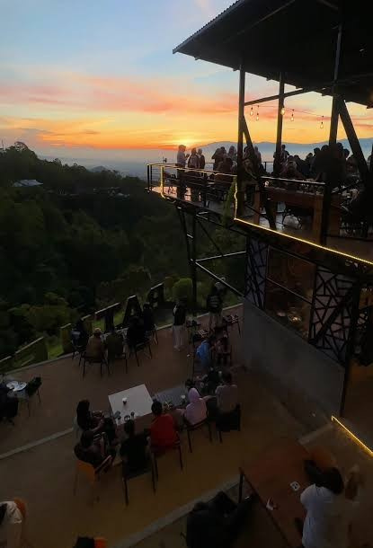 Tawarkan Panorama 360 Derajat, Destinasi Wisata Kuliner Ken'z Hill Cafe & Resto Pengunjung bisa Nikmati Sunrise dan Citylight Point