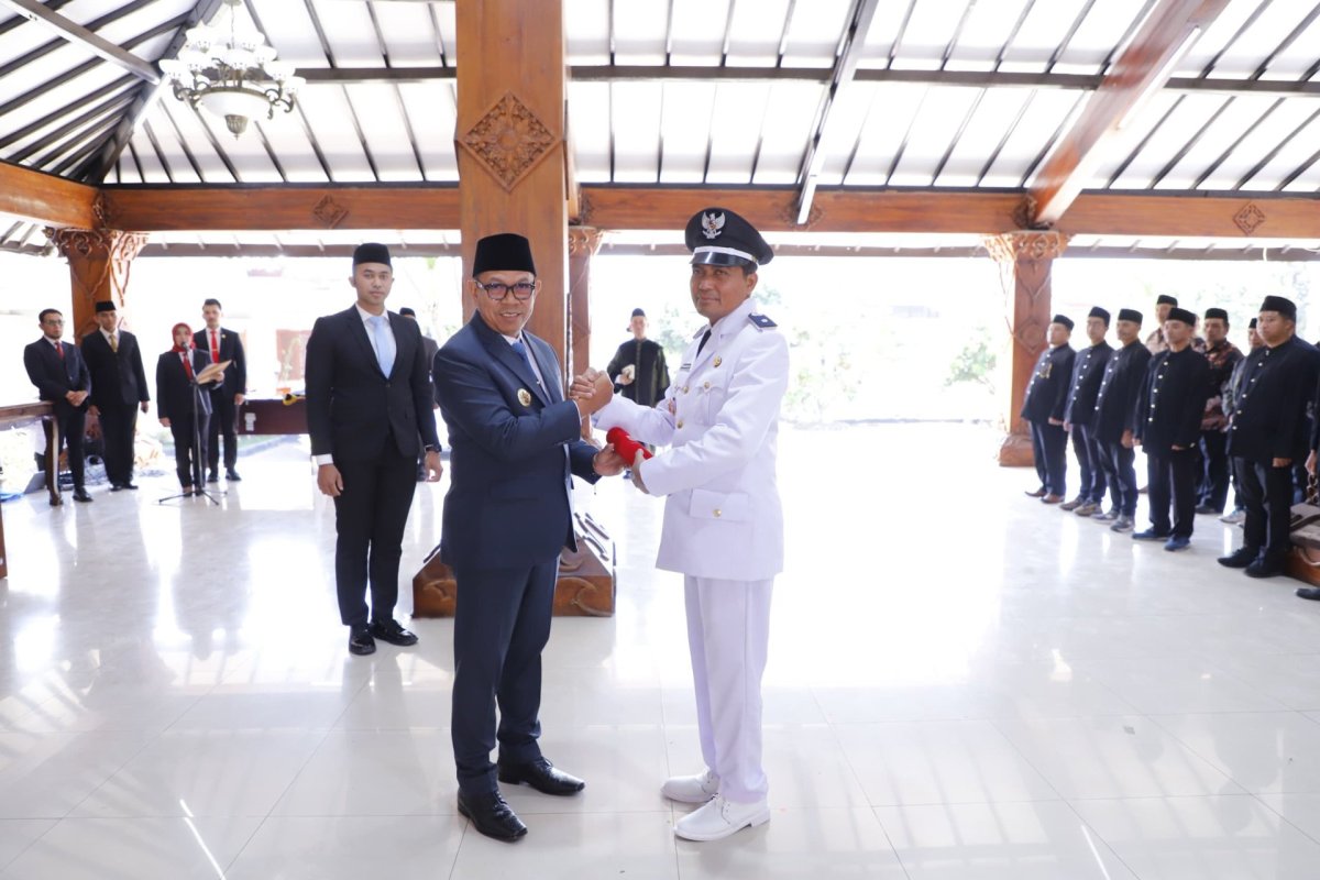 Wali Kota Batu, Nurochman Lantik Subandri sebagai Kades PAW Sidomulyo, Tekankan Integritas dan Prinsip Keterbukaan