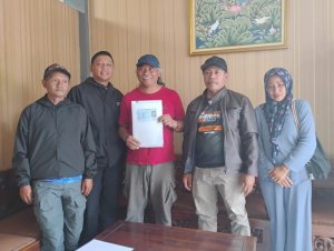 Sejumlah 37 Kepala Keluarga di Dusun Gerdu, Desa Tulungrejo dapat Akta Hibah dari Ahli Waris Mohammad Noer