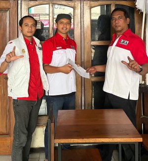 Didampingi Sekda, Walikota LSM LIRA Kota Batu Serahkan Surat Mandat Plt. Camat LSM LIRA Kecamatan Batu