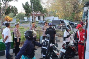 Kapolres Batu, AKBP Panji dan Kasatlantas, AKP Matheus Pantau Stok BBM di 10 SPBU, Antisipasi Panic Buying dan Monitor Kelancaran Distribusi