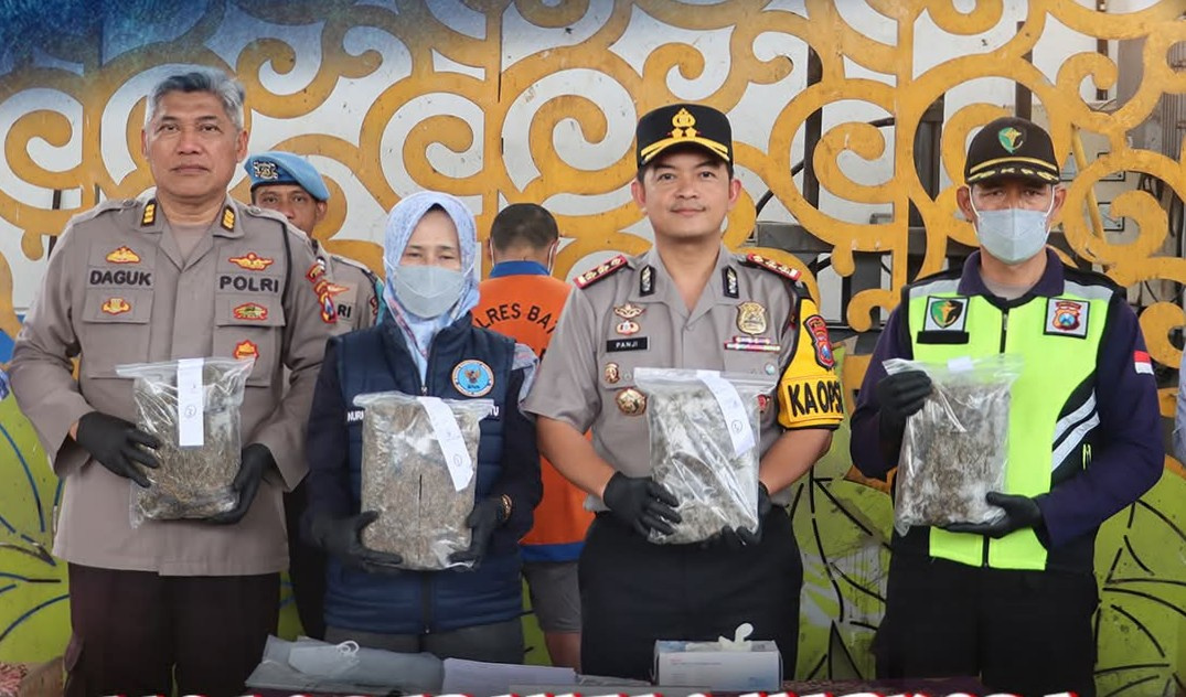 Kapolres Batu, AKBP Panji Pimpin Pemusnahan Barang Bukti Narkotika Jenis Ganja Seberat  3.927,13 Gram