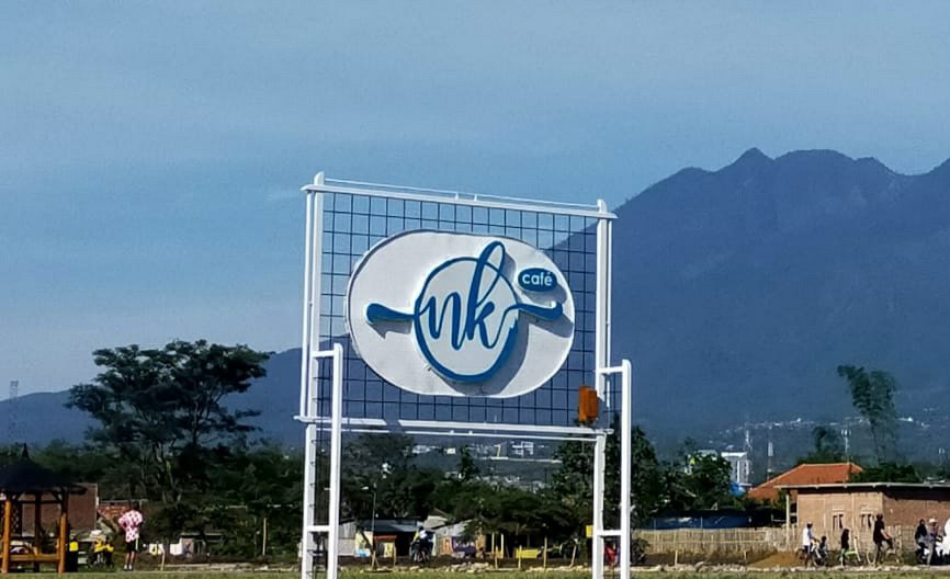NK Cafe dan Wisata Pertanian belum genap satu tahun, yang berlokasi di Desa Ampeldento, Kecamatan Karangploso, Kabupaten Malang, merupakan satu-satunya Cafe Wisata Pertanian yang sangat rekomended bagi para generasi muda.