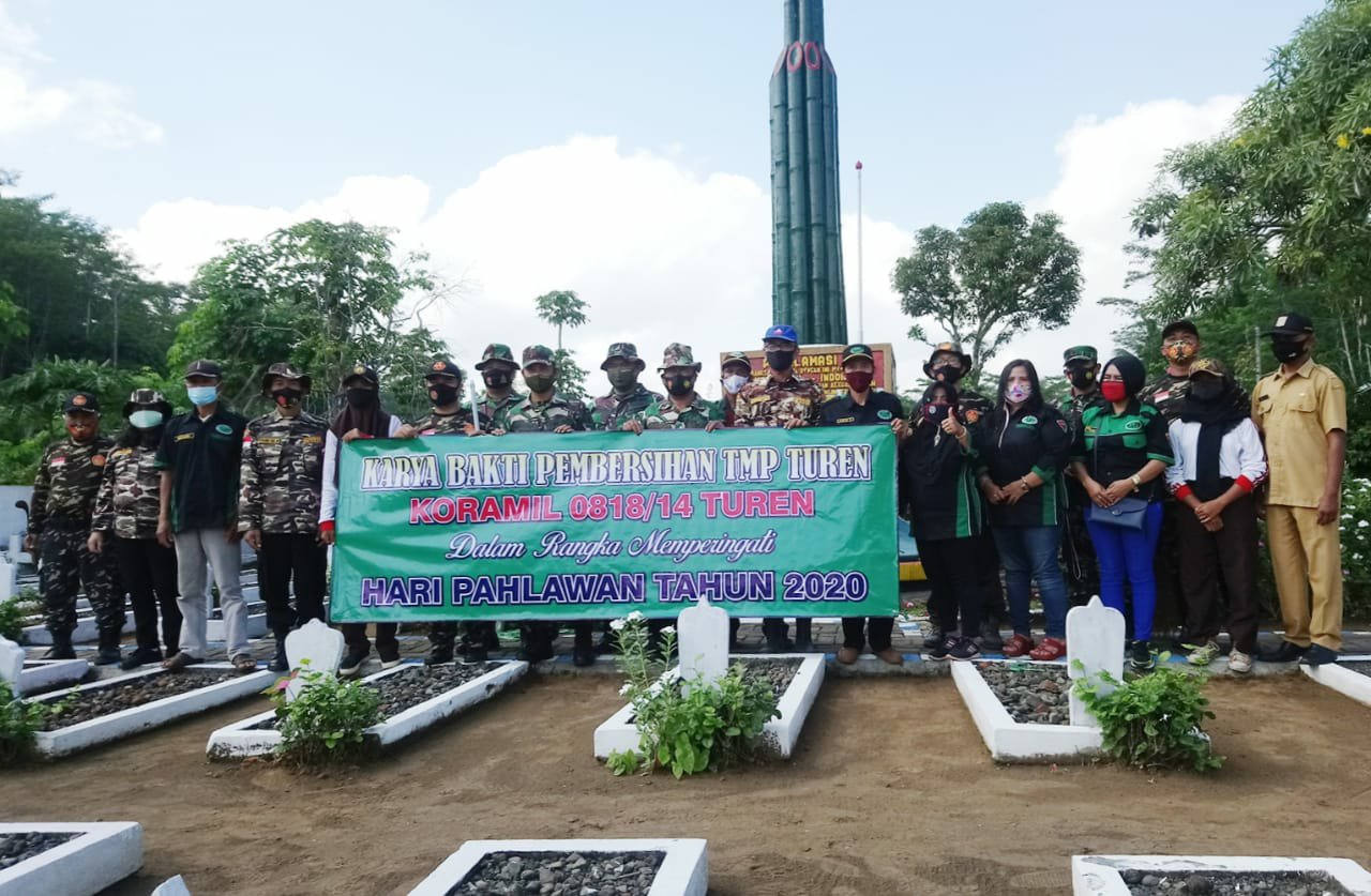 kegiatan Karya Bhakti Pembersihan TMP Turen
