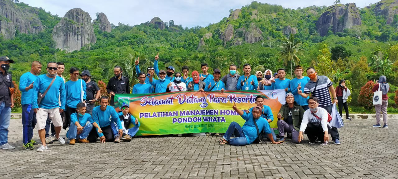 Pemerintah Kabupaten Pasuruan menggelar Pelatihan Management pondok wisata atau homestay, di Hotel Royal Tretes View Prigen Kabupaten Pasuruan
